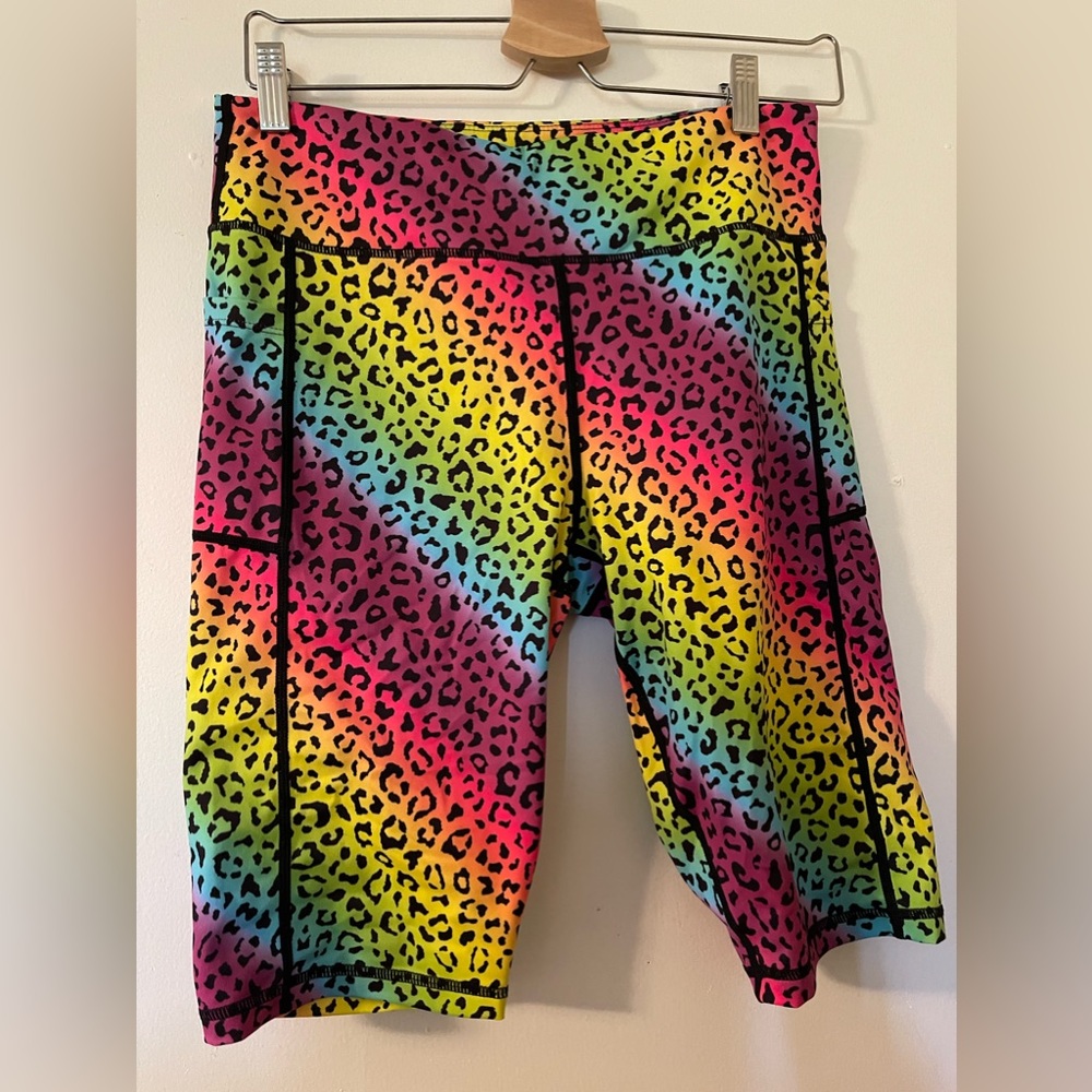 Zyia Rainbow Leopard Light n Tight Pocket Hustle Shorts 9"